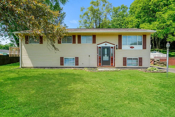 67 Parana Dr