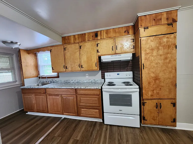 202 Hallock Ave #2022 — Photo 9