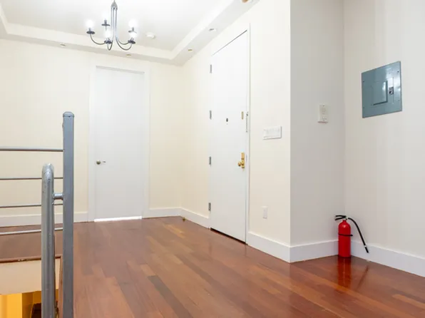 757 Hart Street image 4 of 13