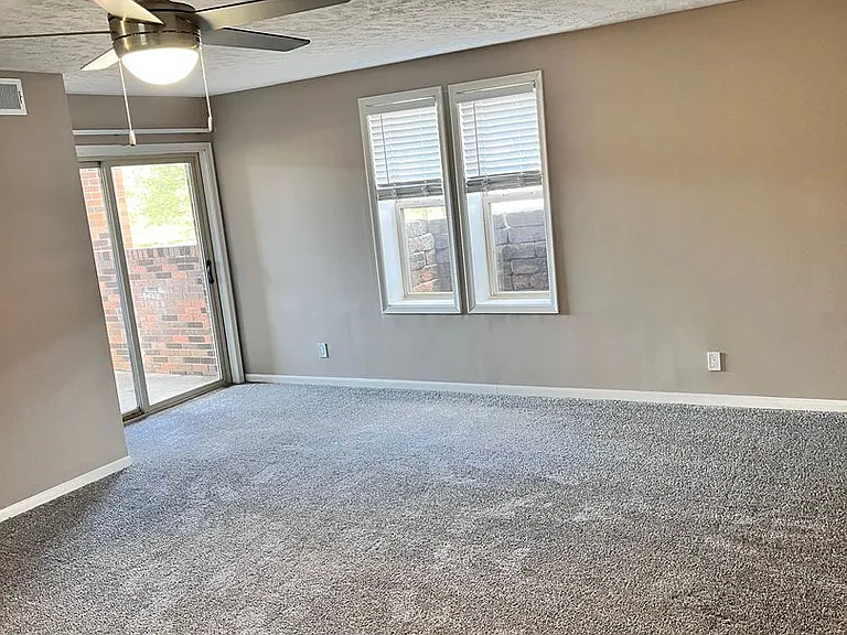 Bristol Square Apartments — Photo 301