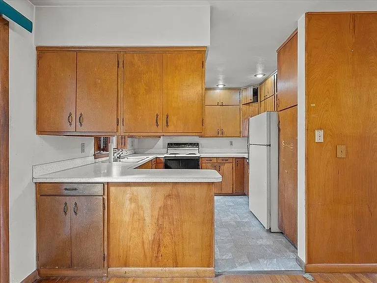816 W 28th St — Photo 7