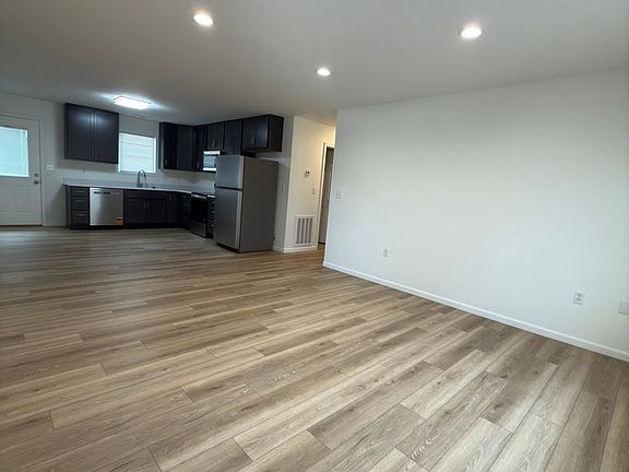 2nd image of 1960 McCutchen Dr APT 4