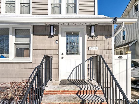 3rd image of 115 River Rd