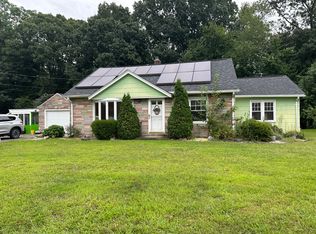 73 Fairview St, Agawam, MA 01001