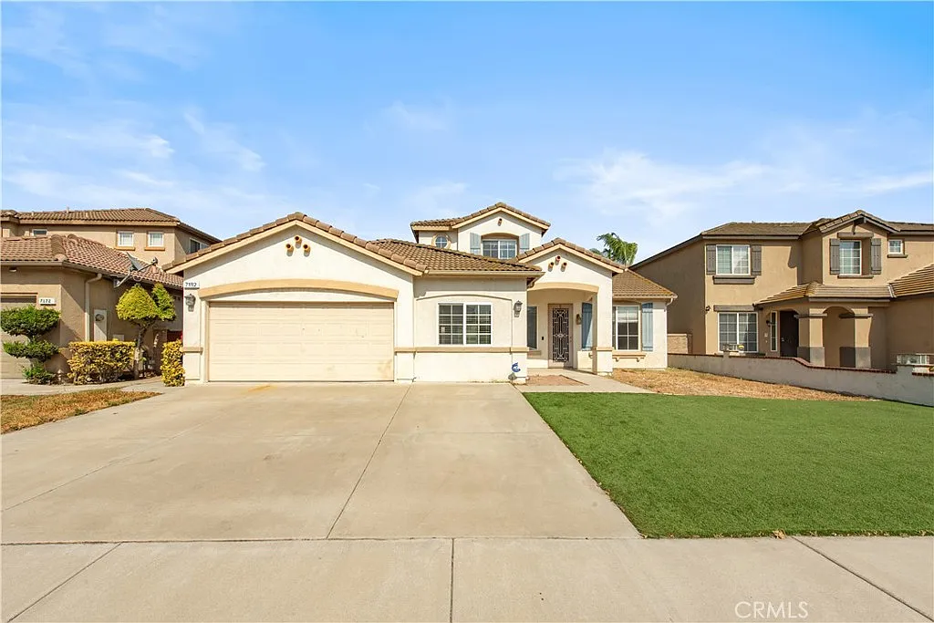 5 bed, 2832 sqft, $3,800 — Photo 1