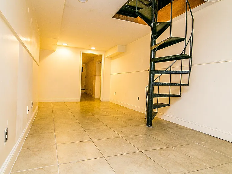 269 Melrose St #1R — Photo 7