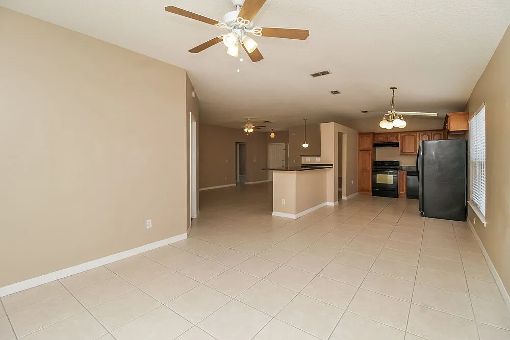 3 bed, 2.0 bath, 1551 sqft, $3,190 — Photo 3