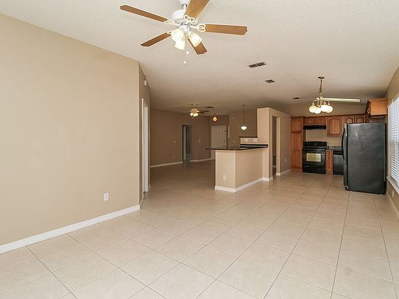 3rd image of 332 Cello Cir