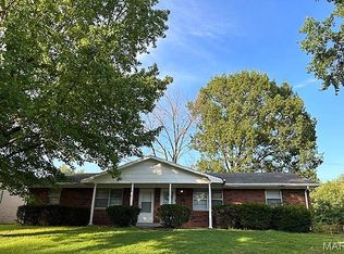 208 Gettysburg Rd, Belleville, IL 62226