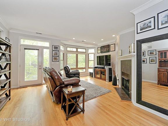 2nd image of 3852 W Wrightwood Ave #2