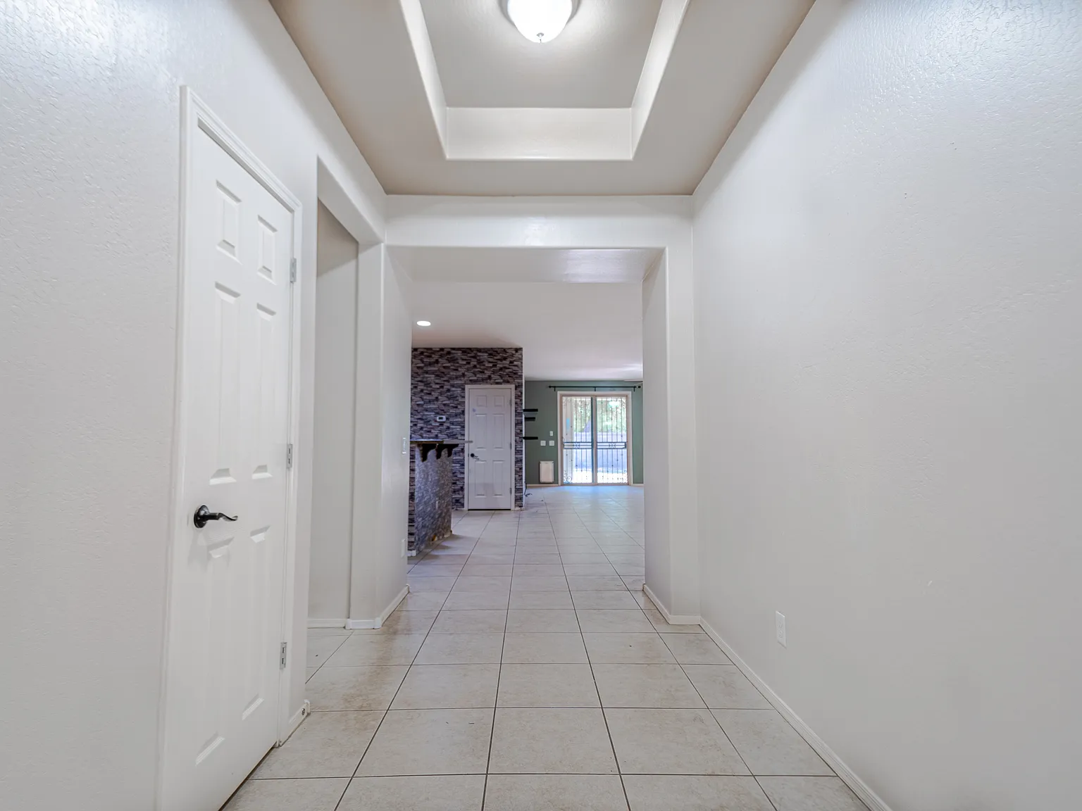 18433 W Sunnyslope Ln — Photo 4