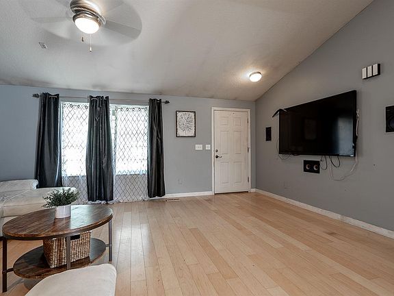 3rd image of 9904 Norfolk Dr