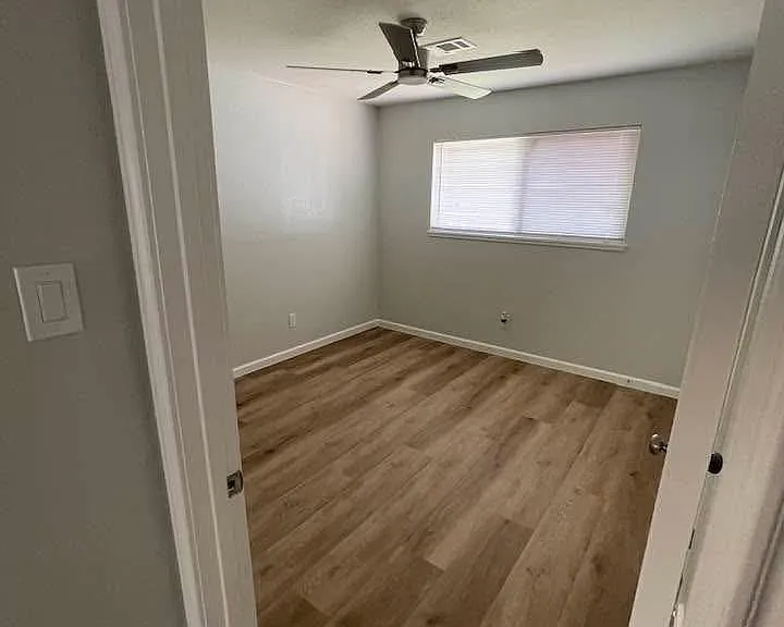 11002 Segrest Dr — Photo 4