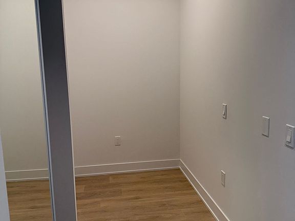 5th image of 204 Burnhamthorpe Rd E #403