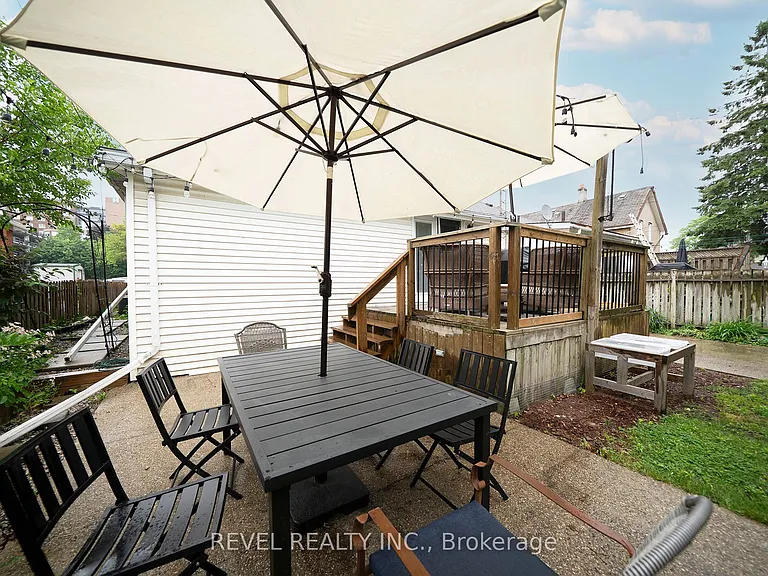 22 Lawrence St — Photo 24