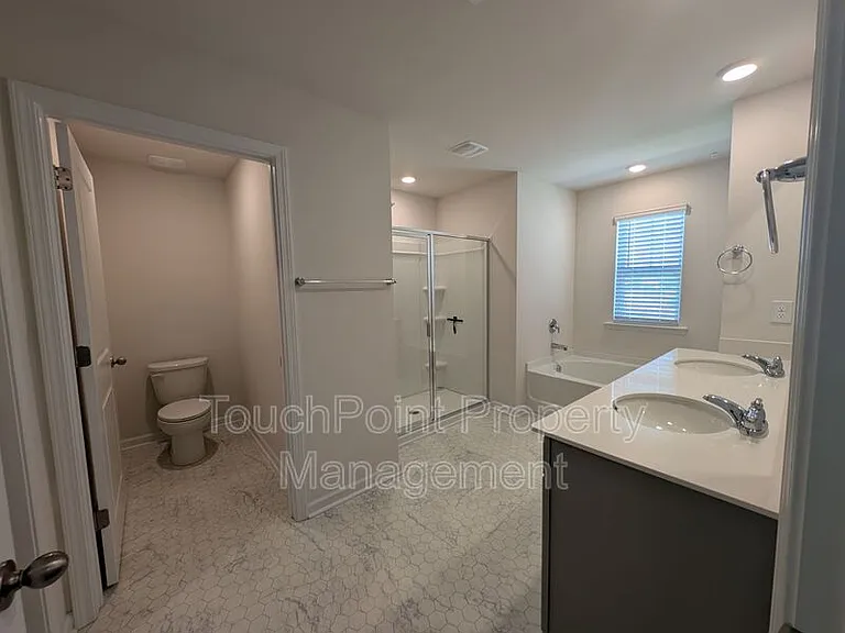 2167 Vanderlyn St — Photo 32
