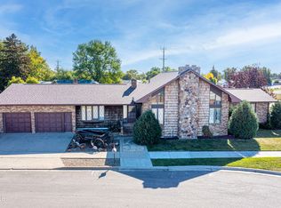 1804 Crest St, Williston, ND 58801