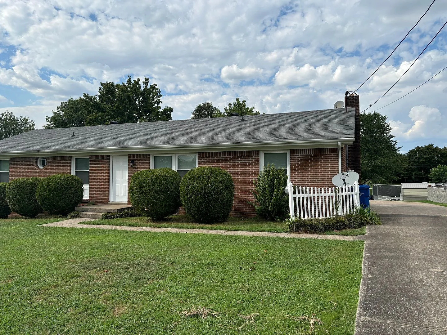 927 Kenwood Drive - Rossview Schools! — Photo 2