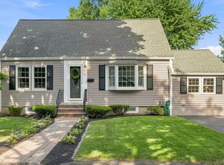 17 Greenwood Rd, Peabody, MA 01960