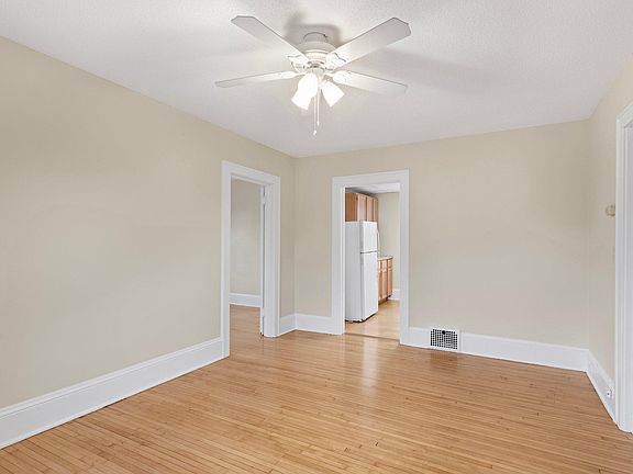 4th image of 2928 36th Ave S