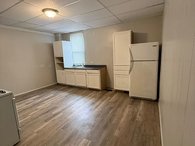 101 W Walnut St — Photo 18