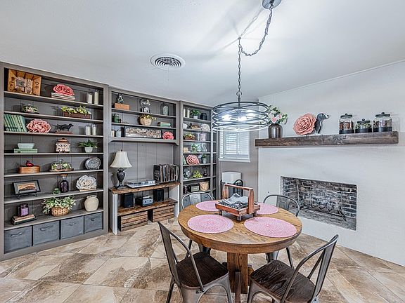 4th image of 1601 Cimmaron Dr