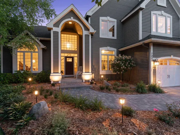 7424 Moccasin Trl, Chanhassen, MN 55317