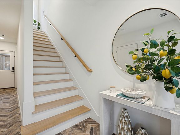 4th image of 4220 Hawthorne Ave #103