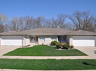 8585 Kleinman Rd, Highland, IN 46322