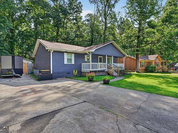 4th image of 228 Jefferson Cir
