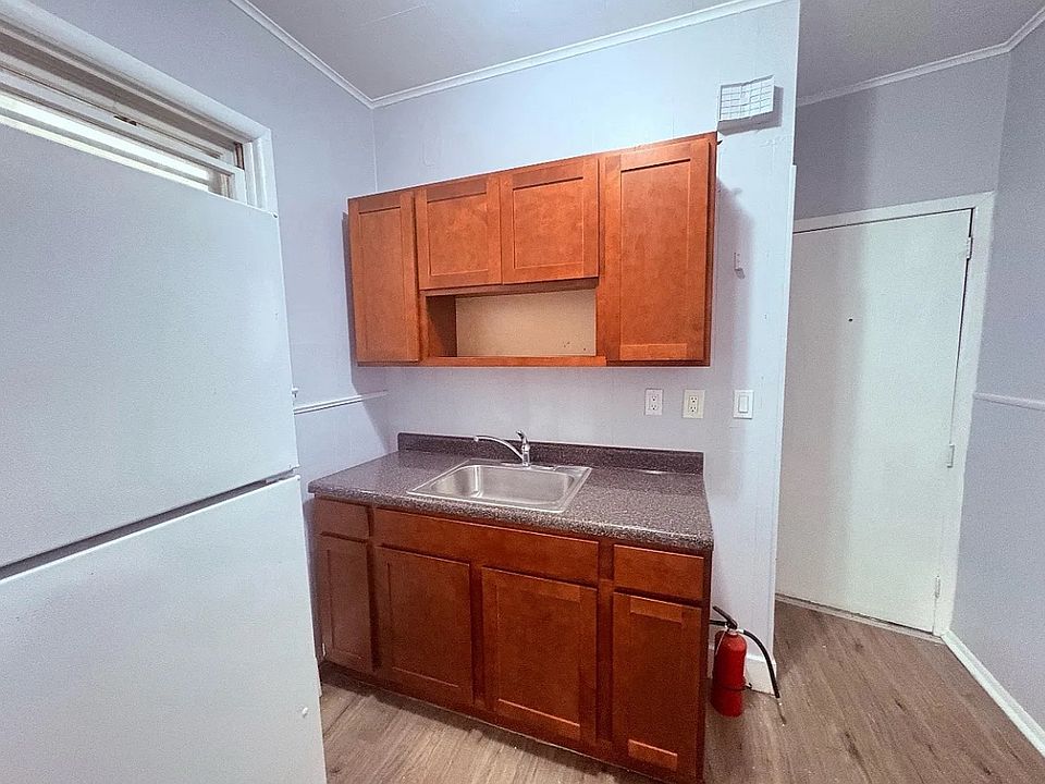 1st image of 27 Parker Ave #2L