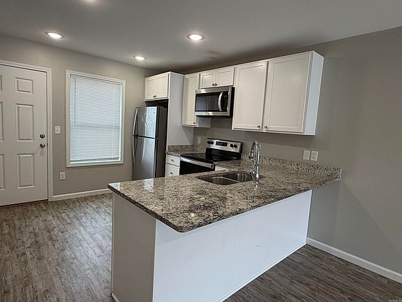 4th image of 324 Drake St #2