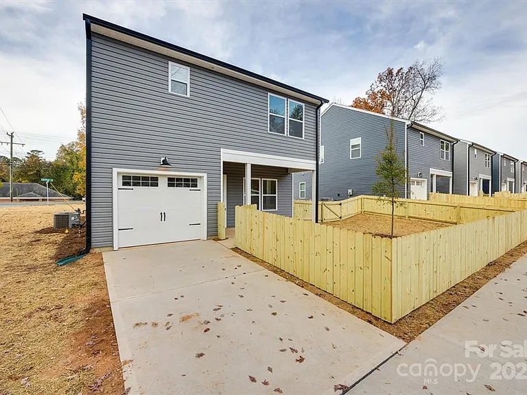1241 Eastway Dr — Photo 29