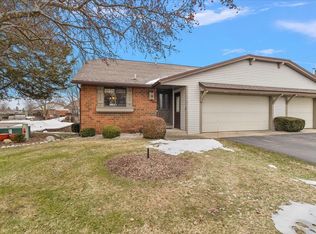 124 Parkside Dr, Zeeland, MI 49464