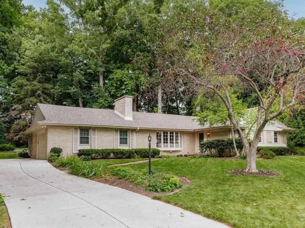 1660 Lindhurst COURT, Elm Grove, WI 53122