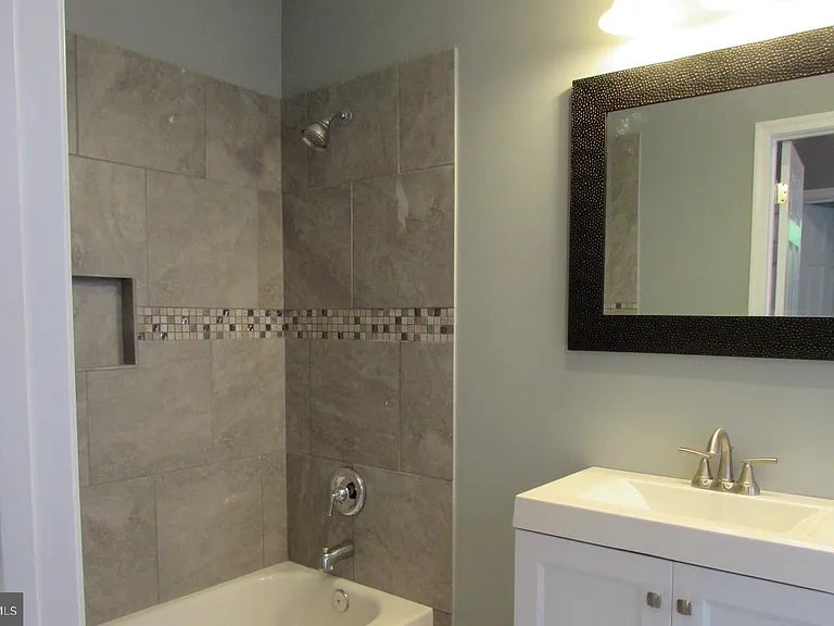 2735 Chesterfield Ave — Photo 17