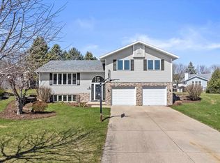 1628 Fireside Ct, Sun Prairie, WI 53590