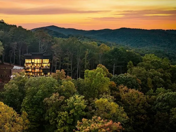 321 Skylight Dr, Blue Ridge, GA 30513