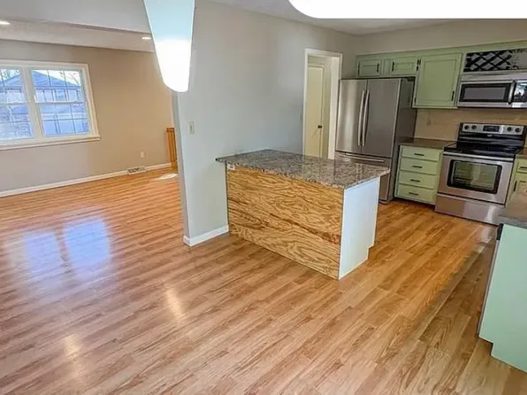 19608 E 30th St S, Independence, MO 64057