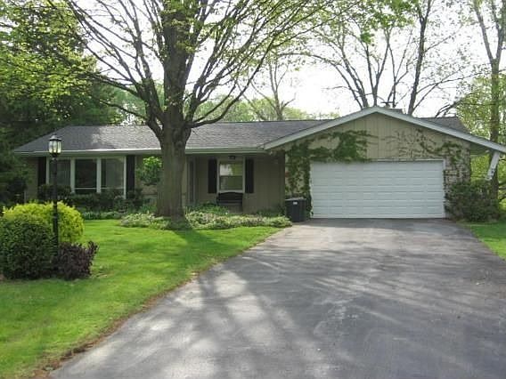 1st image of 19305 Cromwell Ct E