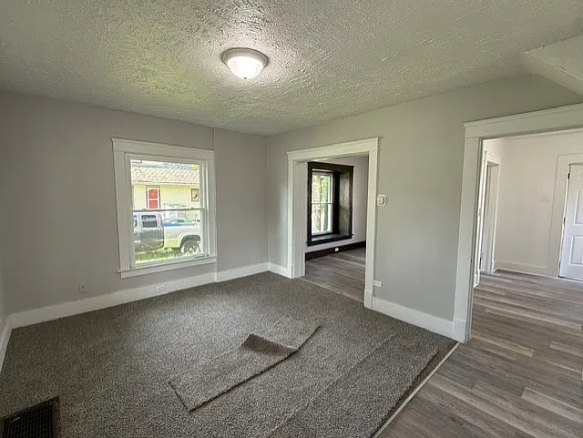 433 Logan Ave NE — Photo 5