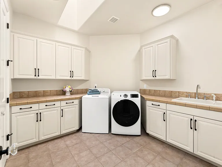 9676 Evergreen Dr NE — Photo 34