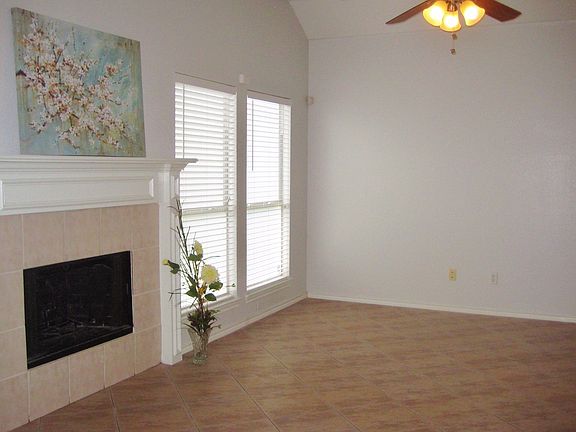 4th image of 4823 Hollow Bend Ln