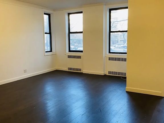 3rd image of 240 Ocean Pkwy APT 1C