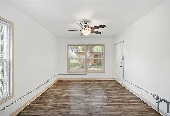 4th image of 802 3rd Ave N APT 2