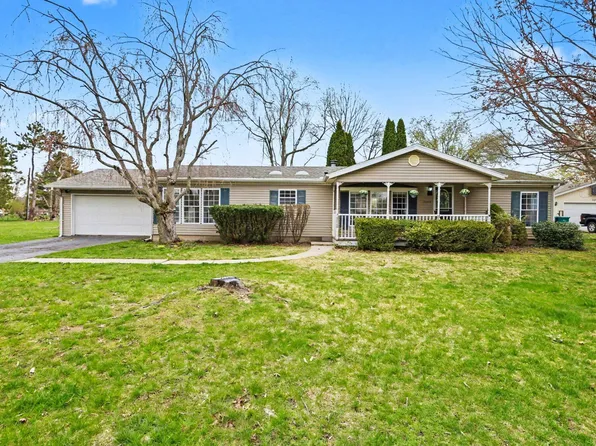 10283 S Arrowhead Dr, Berrien Springs, MI 49103