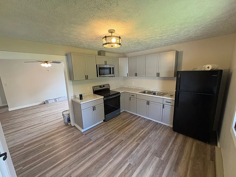 2202 Illinois Ave — Photo 2
