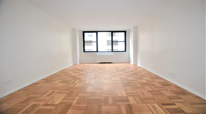 Rented by Manhattan Realty Group | media 2