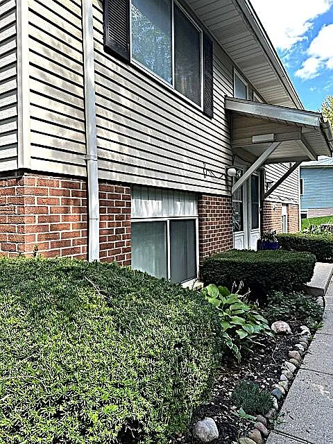 2 bed, 1.0 bath, 1080 sqft, $1,800 — Photo 2