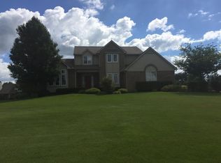 10399 Mendota Dr, South Lyon, MI